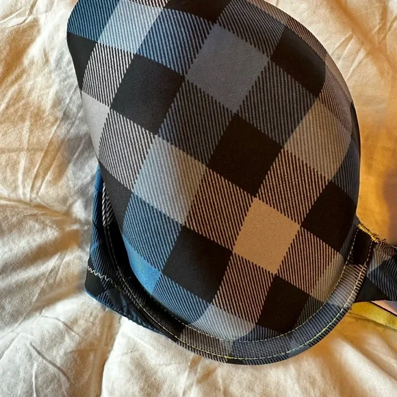 Victoria’s Secret Perfect Coverage bra 32DD - Picture 2 of 6